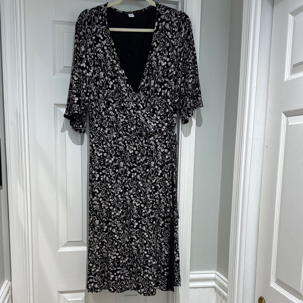 Pretty Black and Light Gray Floral Dress